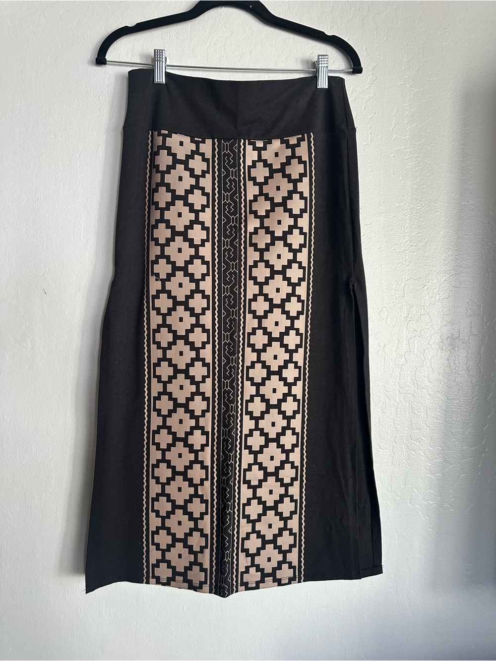 Black & Beige Patterned Column Skirt